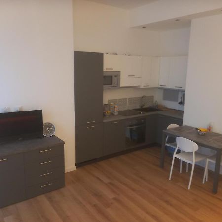 Appartement Bilocale 7 Piano Balcone Vista Skyline à Milan Extérieur photo
